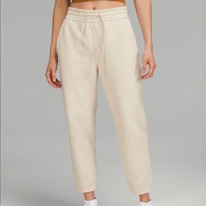 ⚠️ Out of Stock Online ⚠️ Lululemon Loungeful High-Rise Cropped Jogger